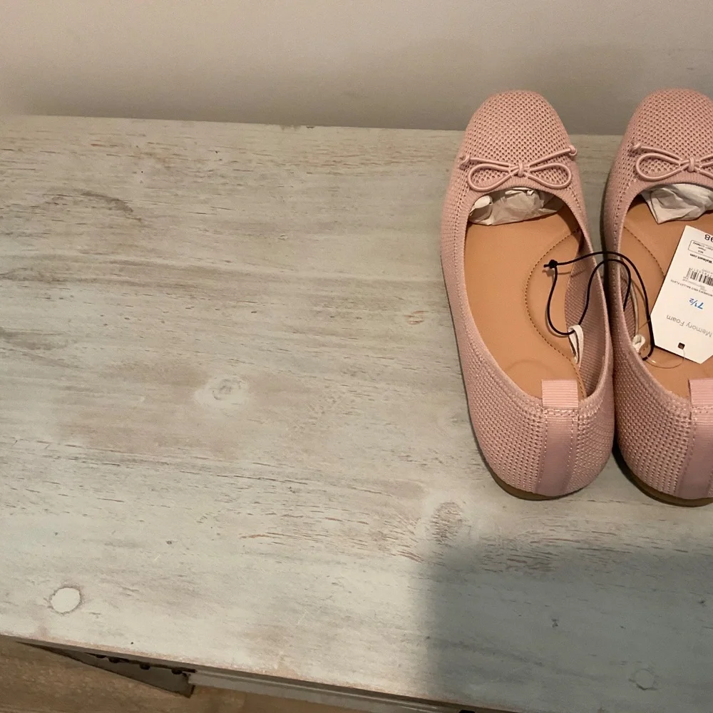 Women's flats pink in color - Picture 3 of 5